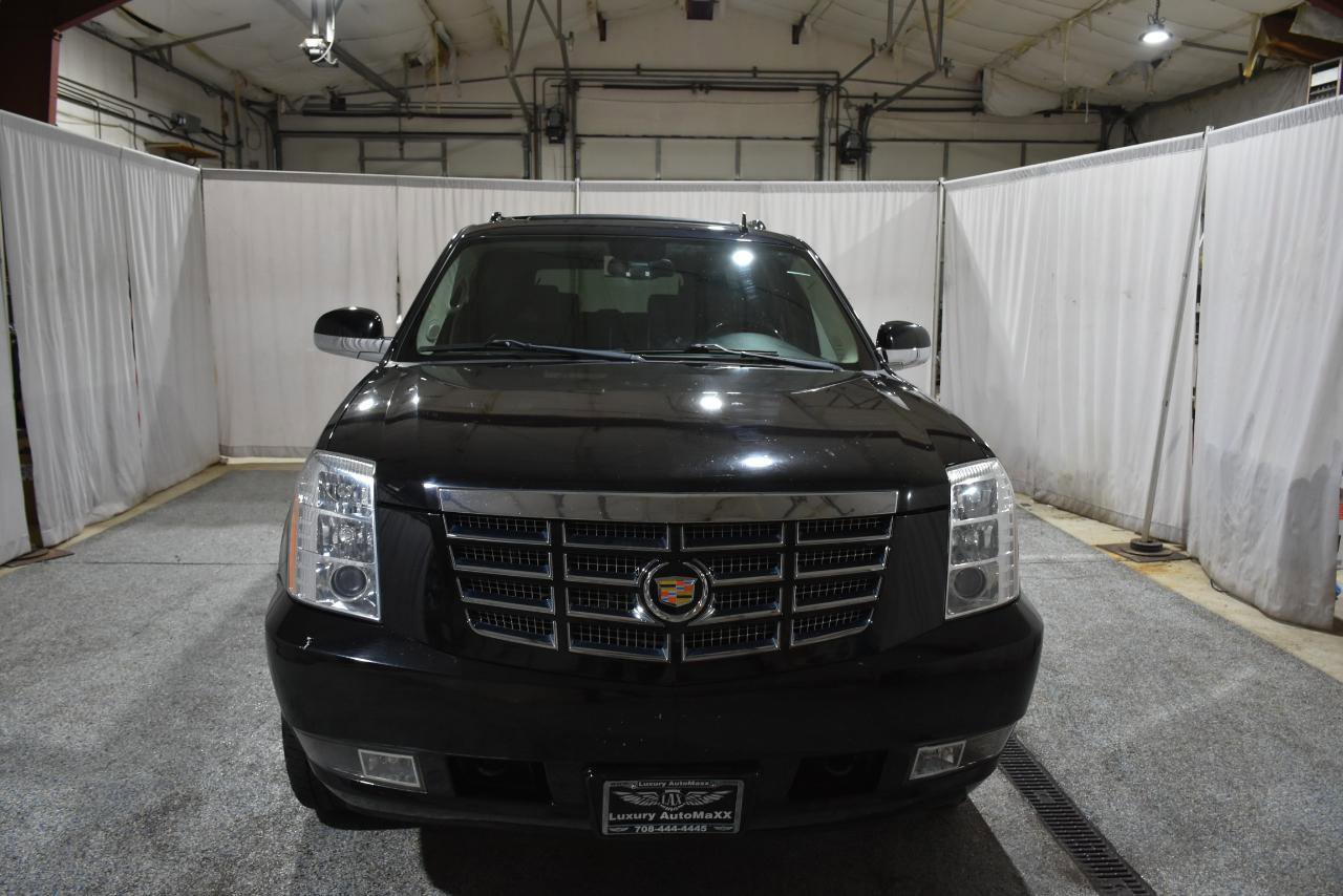 Used 2010 Cadillac Escalade ESV Premium image 2