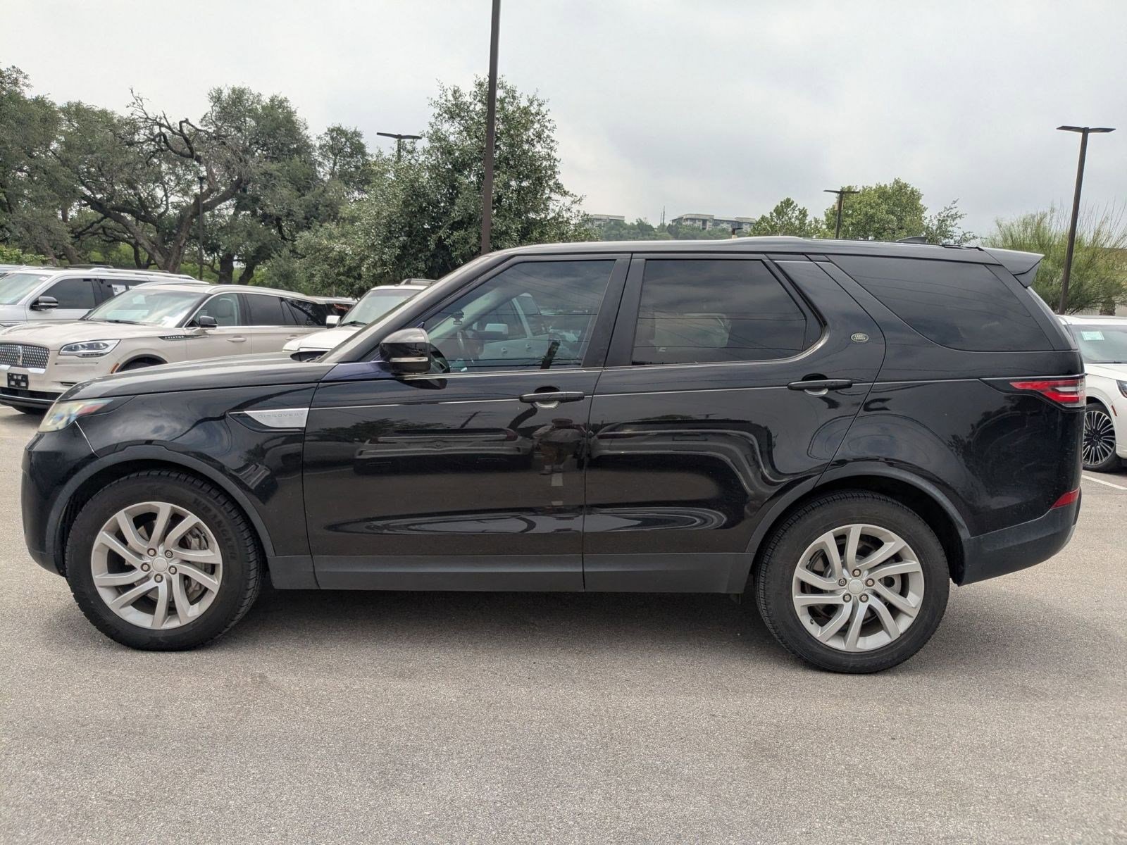 Used 2018 Land Rover Discovery HSE AWD/4WD image 6