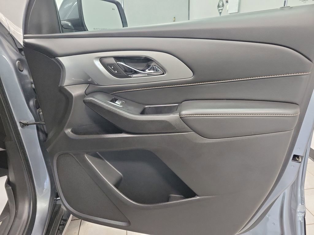 Used 2021 Chevrolet Traverse LT image 18