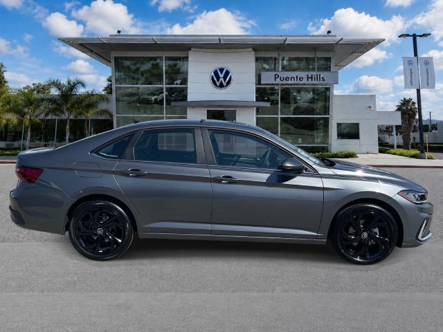 New 2026 Volkswagen Jetta SE FWD image 3