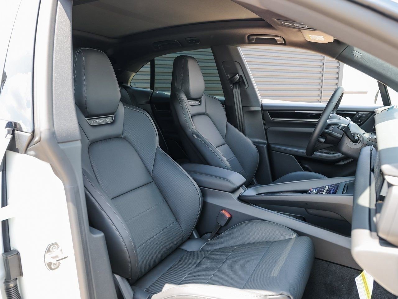 New 2025 Porsche Macan Electric image 28