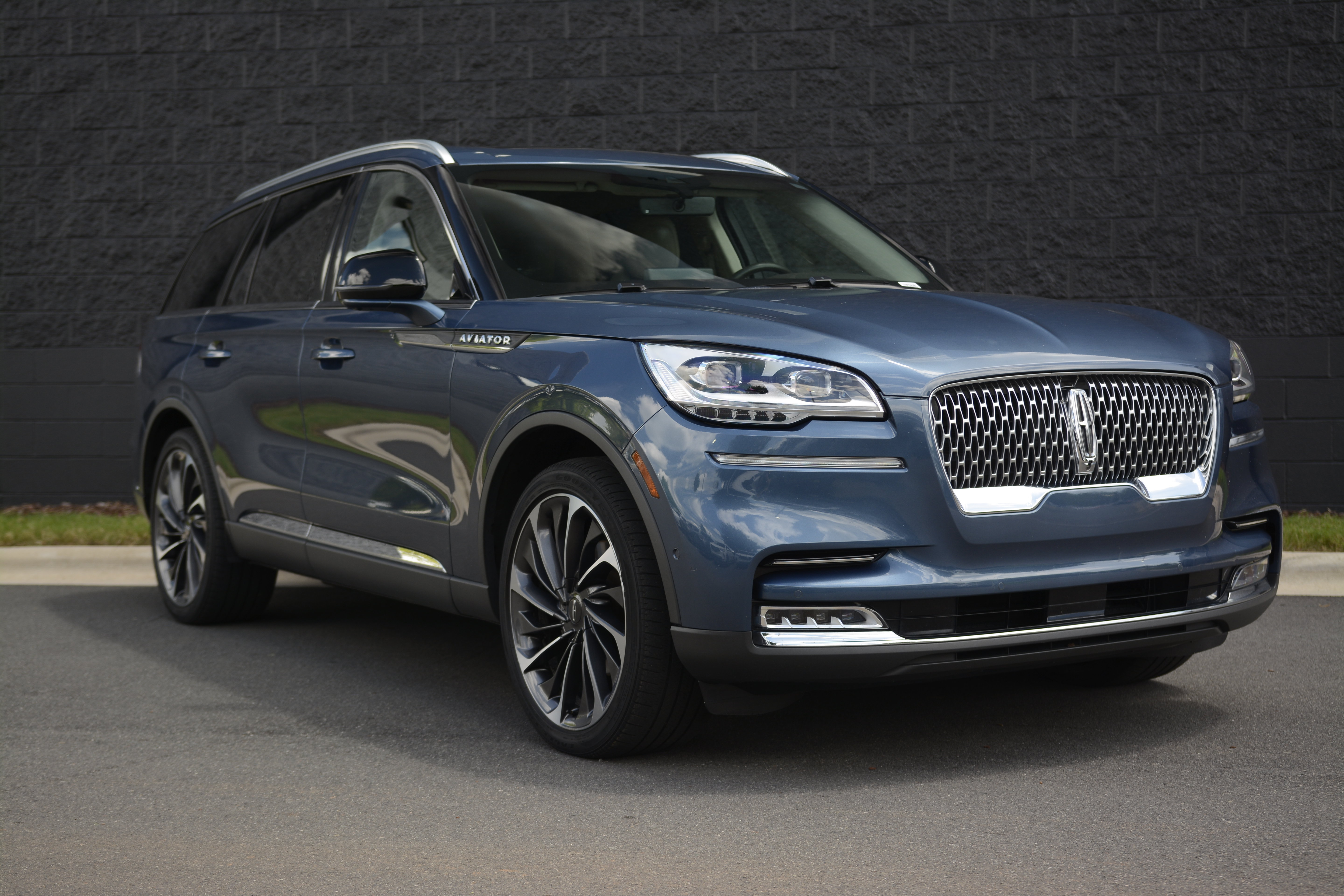 Used 2020 Lincoln Aviator Reserve w/ Equipment Group 202A AWD/4WD image 8