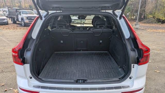 Used 2018 Volvo XC60 T6 R-Design w/ Convenience Package image 13