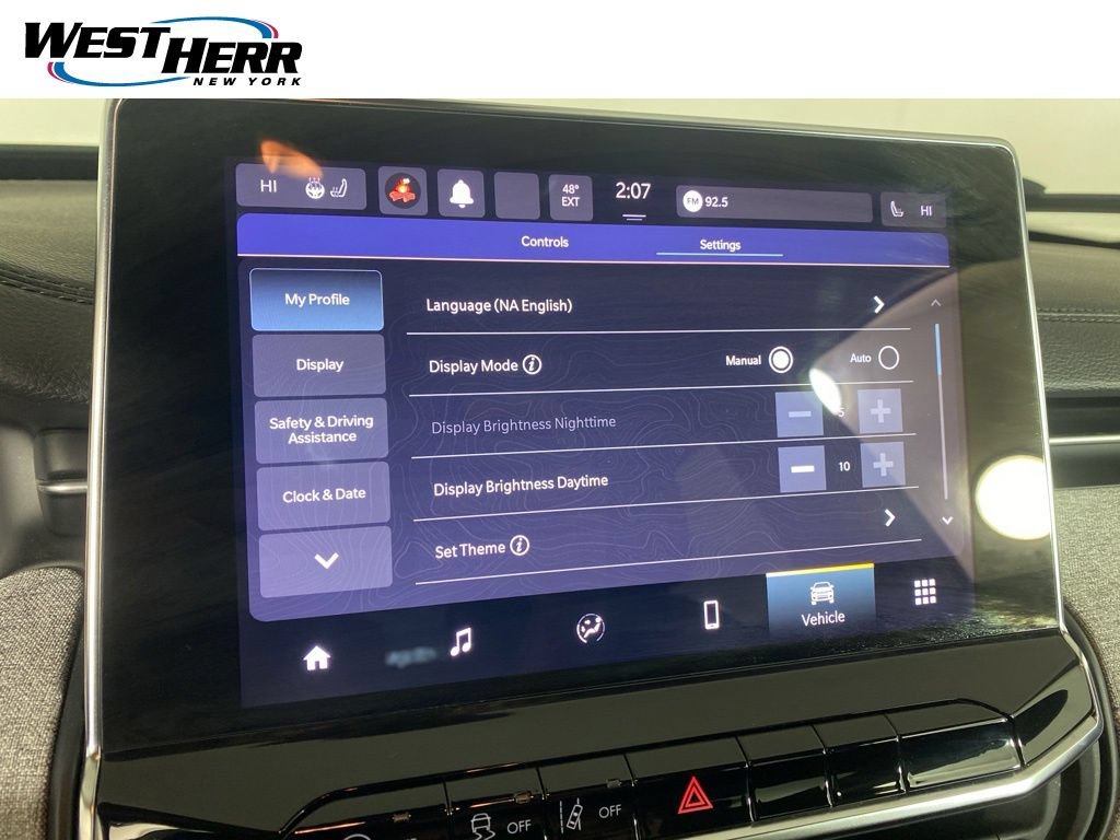 Used 2022 Jeep Compass Latitude w/ Convenience Group AWD/4WD image 3