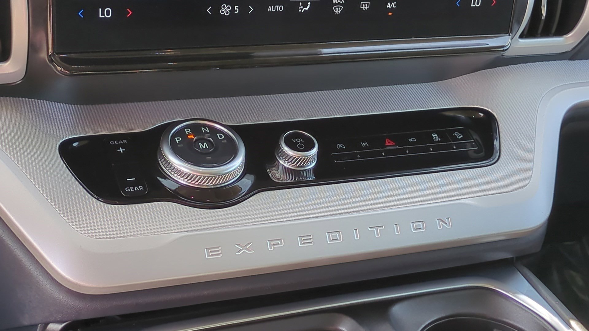 Used 2025 Ford Expedition Active image 24