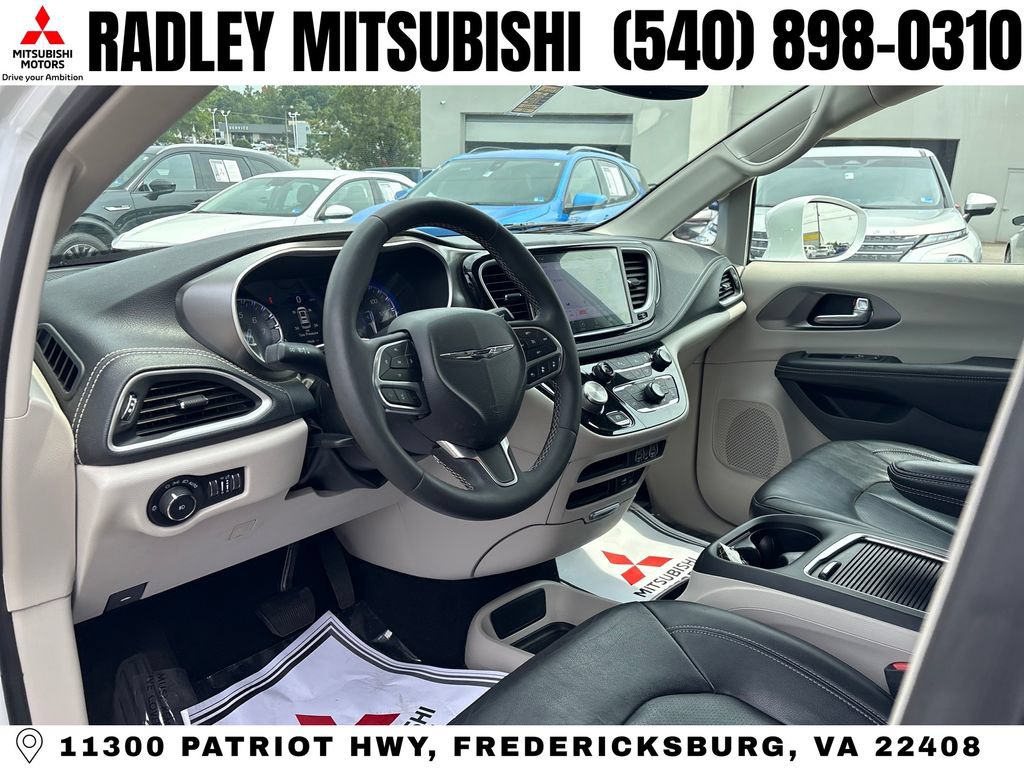 Used 2022 Chrysler Pacifica Touring-L FWD image 4