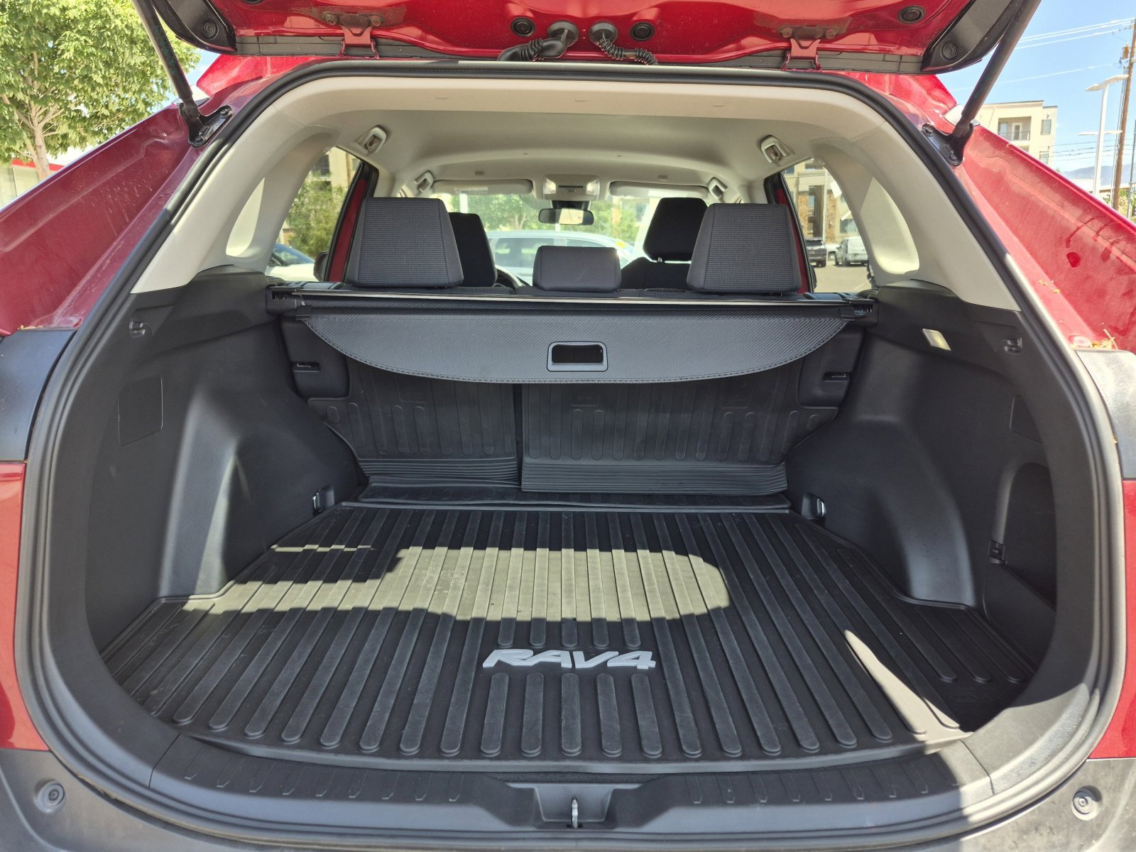 Used 2024 Toyota RAV4 LE AWD/4WD image 19