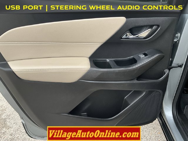 Used 2023 Chevrolet Traverse LT w/ LPO, Cargo Package AWD/4WD image 2