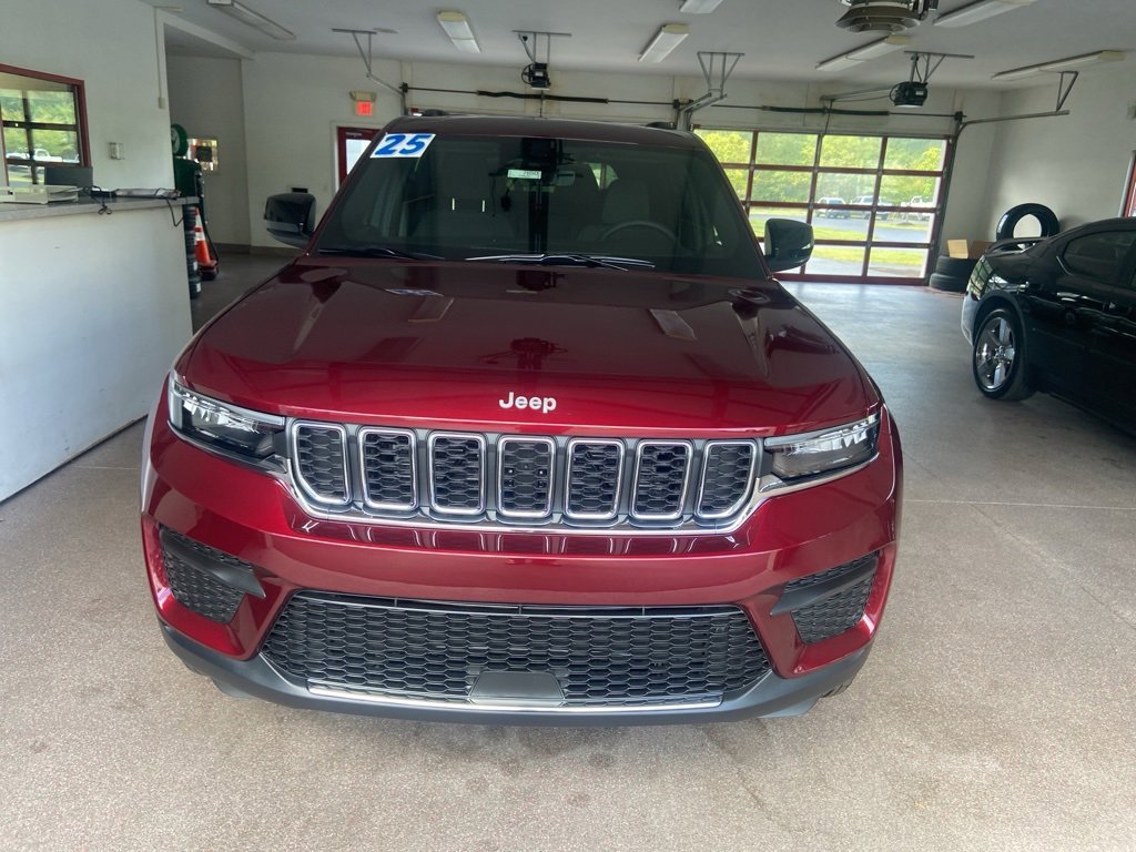 New 2025 Jeep Grand Cherokee Laredo X image 2