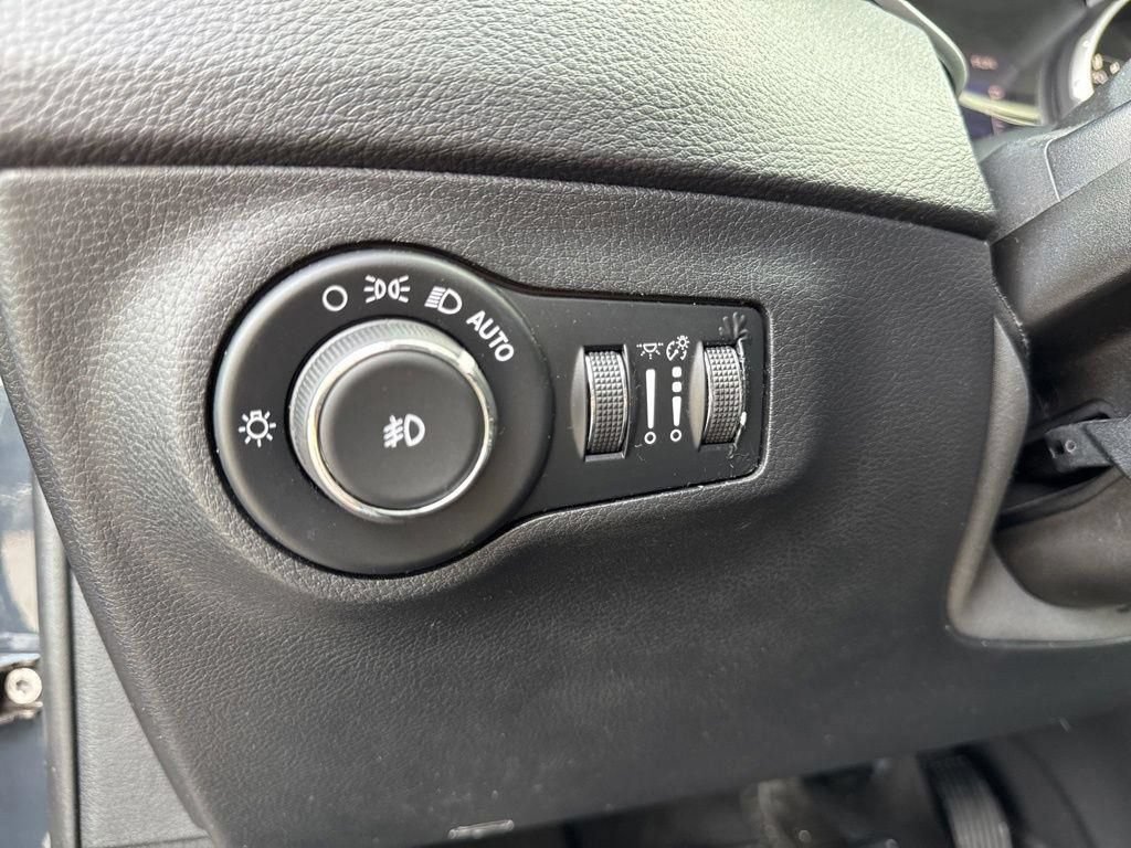 Used 2018 Jeep Compass Limited w/ Navigation Group AWD/4WD image 44