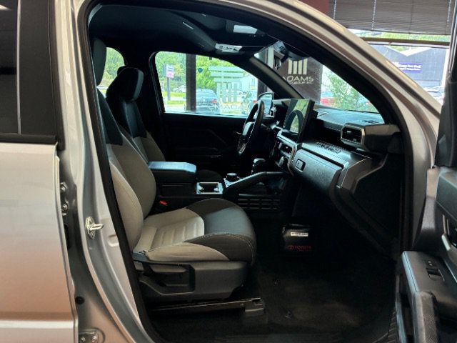 Used 2024 Toyota Tacoma TRD Sport AWD/4WD image 33