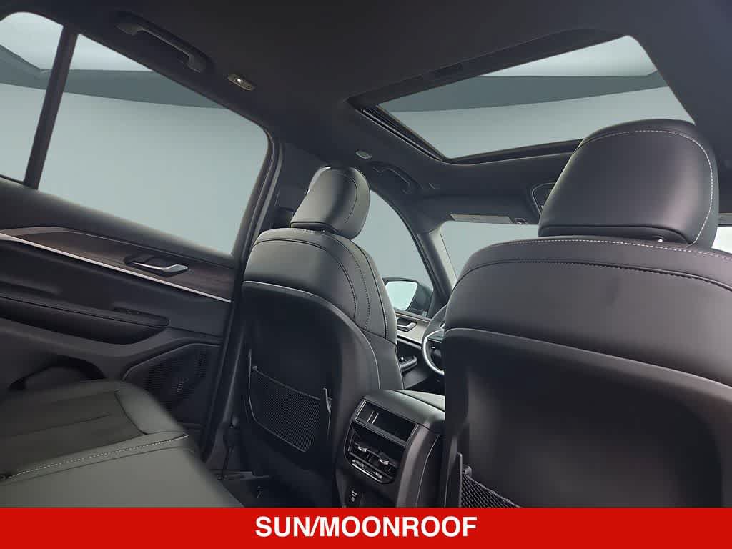 New 2026 Jeep Grand Cherokee Altitude AWD/4WD image 24