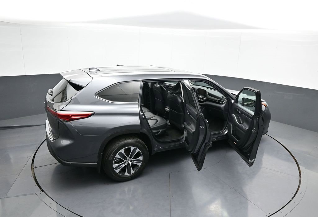 Certified 2023 Toyota Highlander XLE image 47