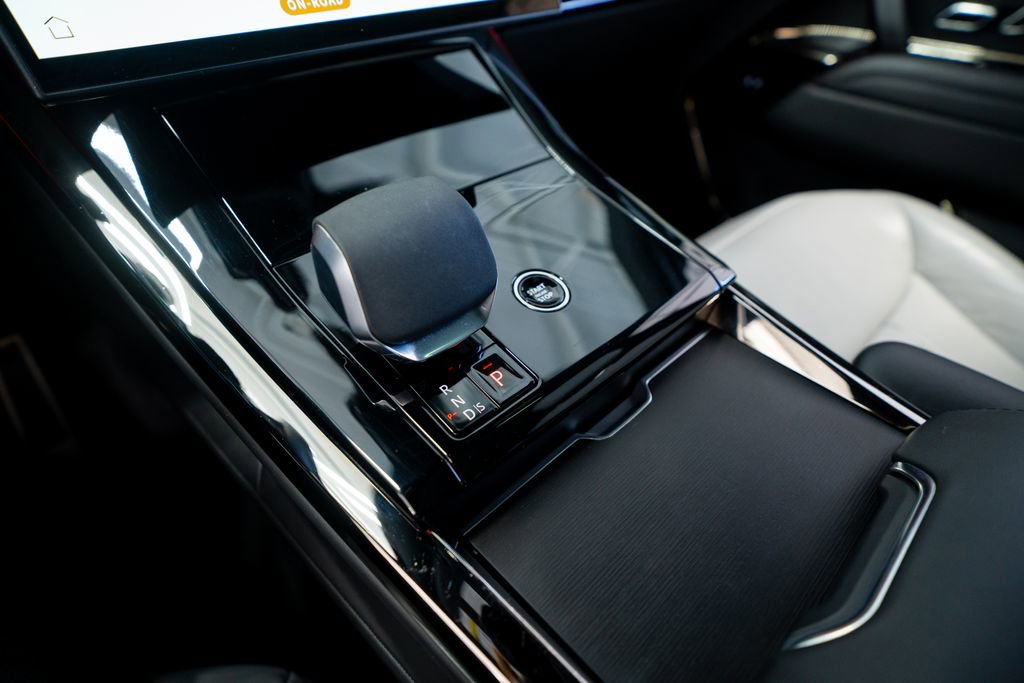 Used 2025 Land Rover Range Rover Sport Dynamic SE image 40