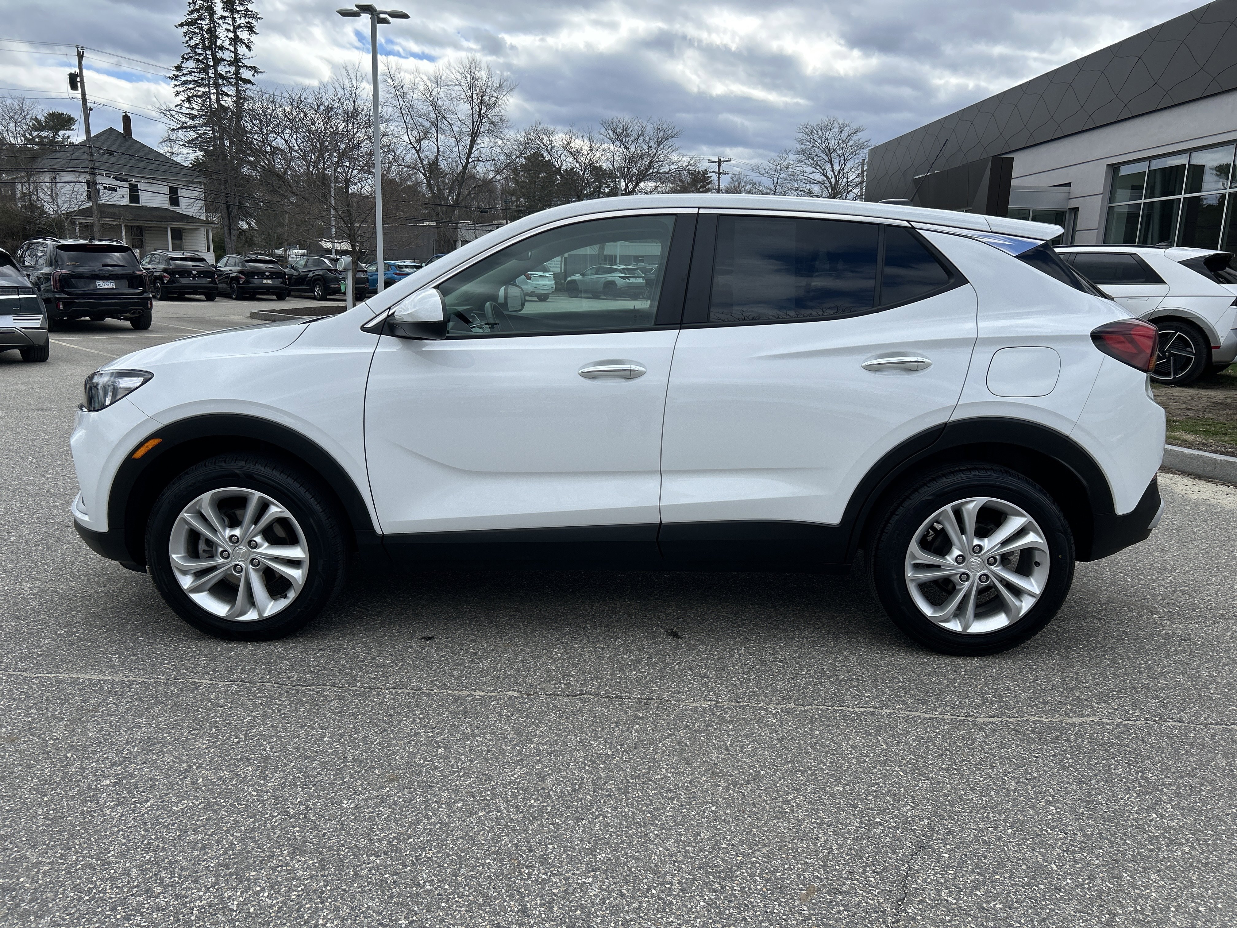 Used 2023 Buick Encore GX Preferred w/ Cold Weather Comfort Package AWD/4WD image 8