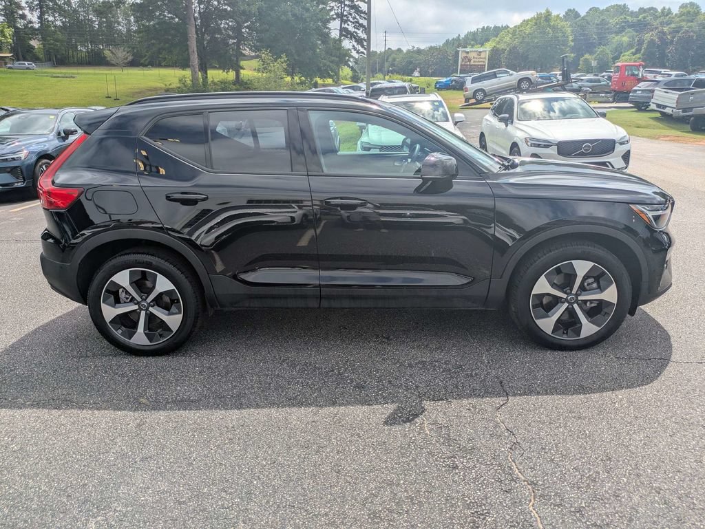 Certified 2025 Volvo XC40 B5 Plus AWD/4WD image 7