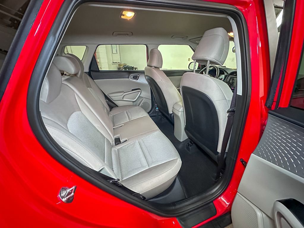 Used 2023 Kia Soul LX w/ LX Technology Package image 25