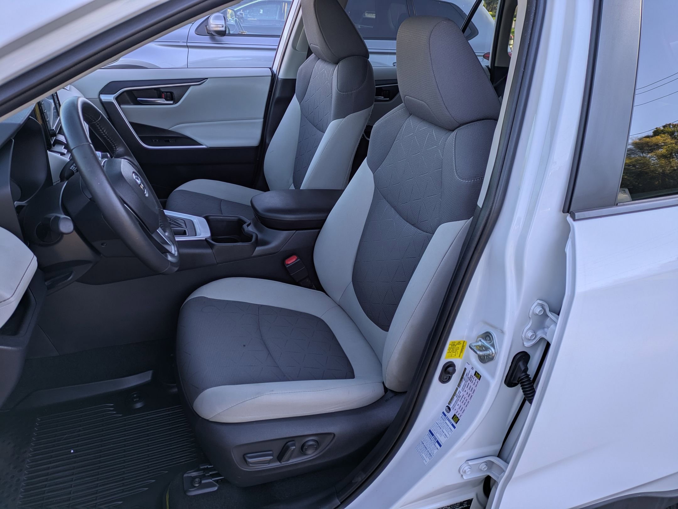 Certified 2022 Toyota RAV4 XLE image 7