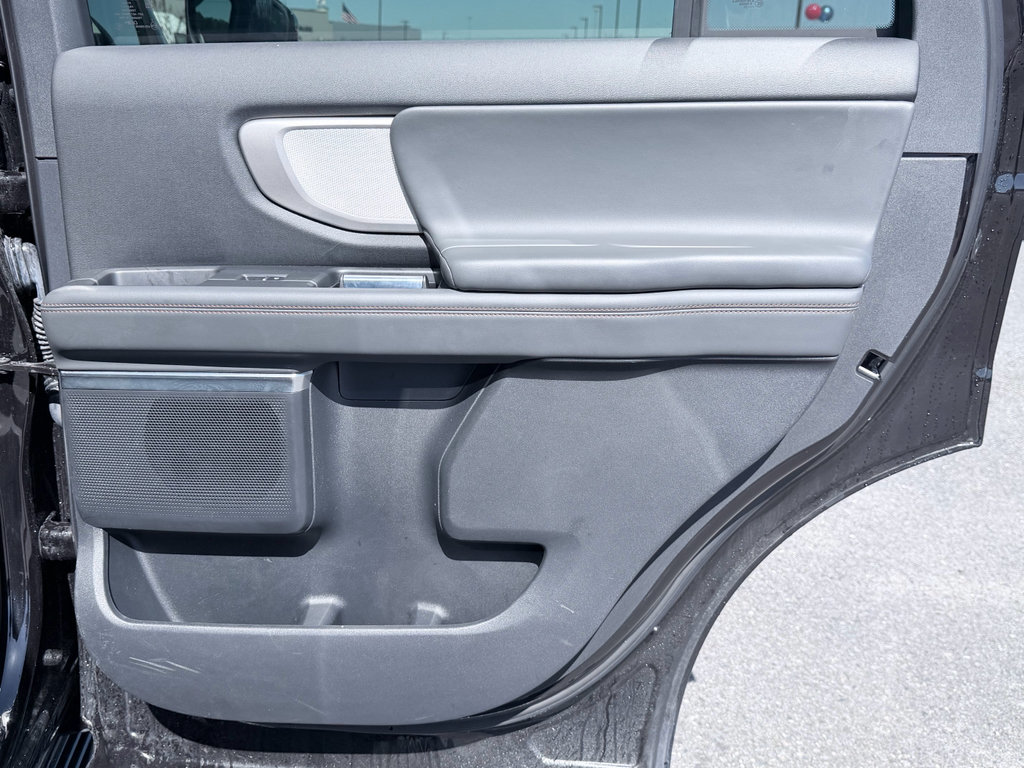Used 2025 Ford Expedition Active AWD/4WD image 35