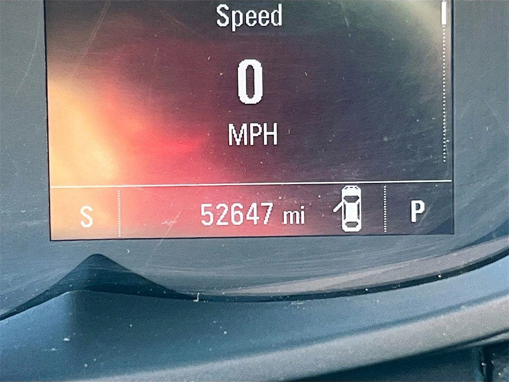 Used 2022 Chevrolet Trax LT w/ LT Convenience Package image 12