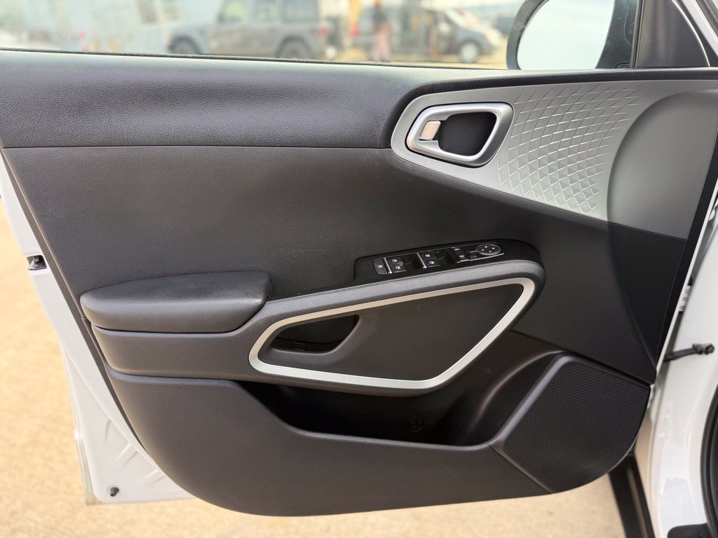 Used 2020 Kia Soul LX FWD image 24