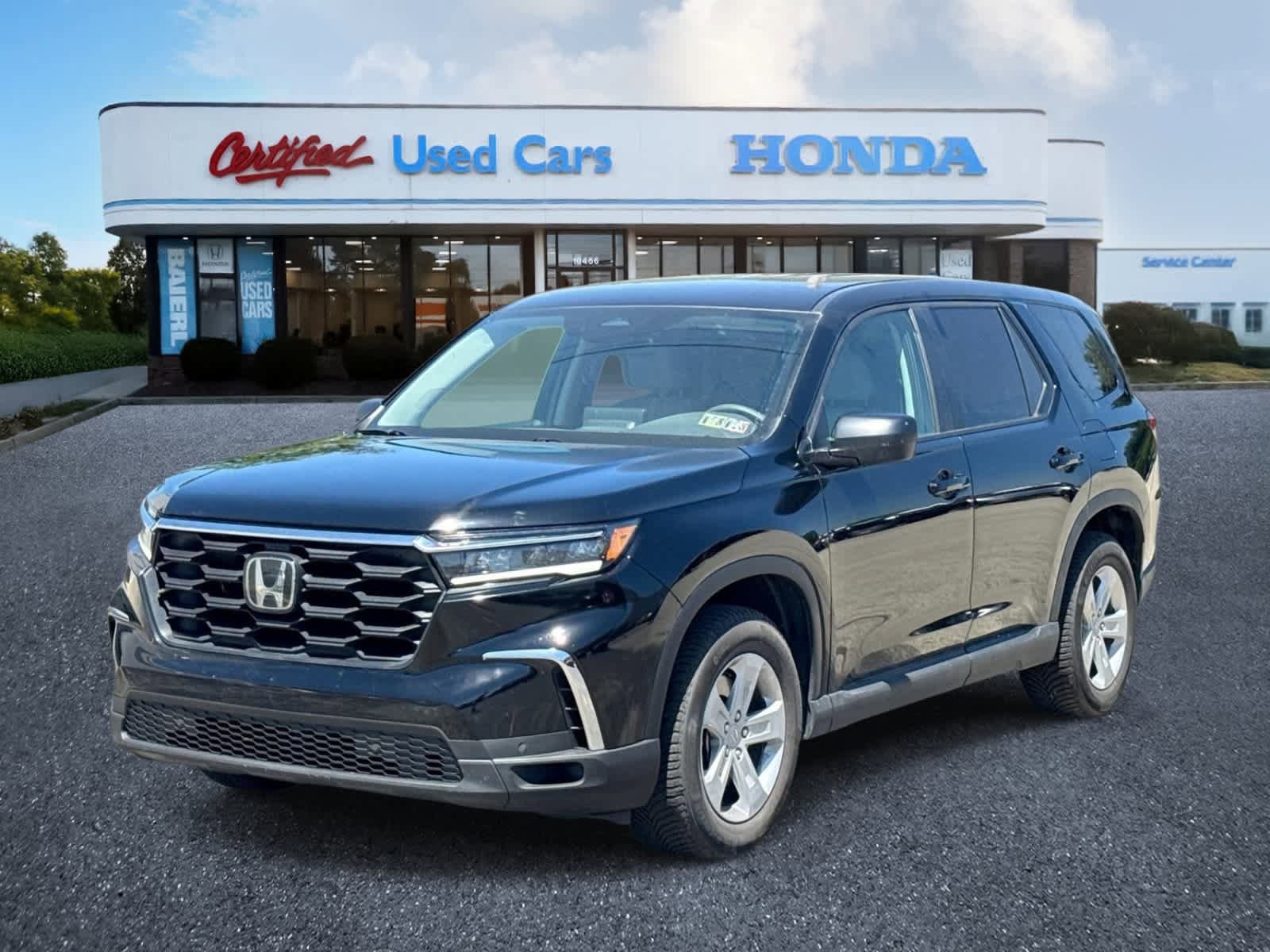 Used 2023 Honda Pilot LX image 1