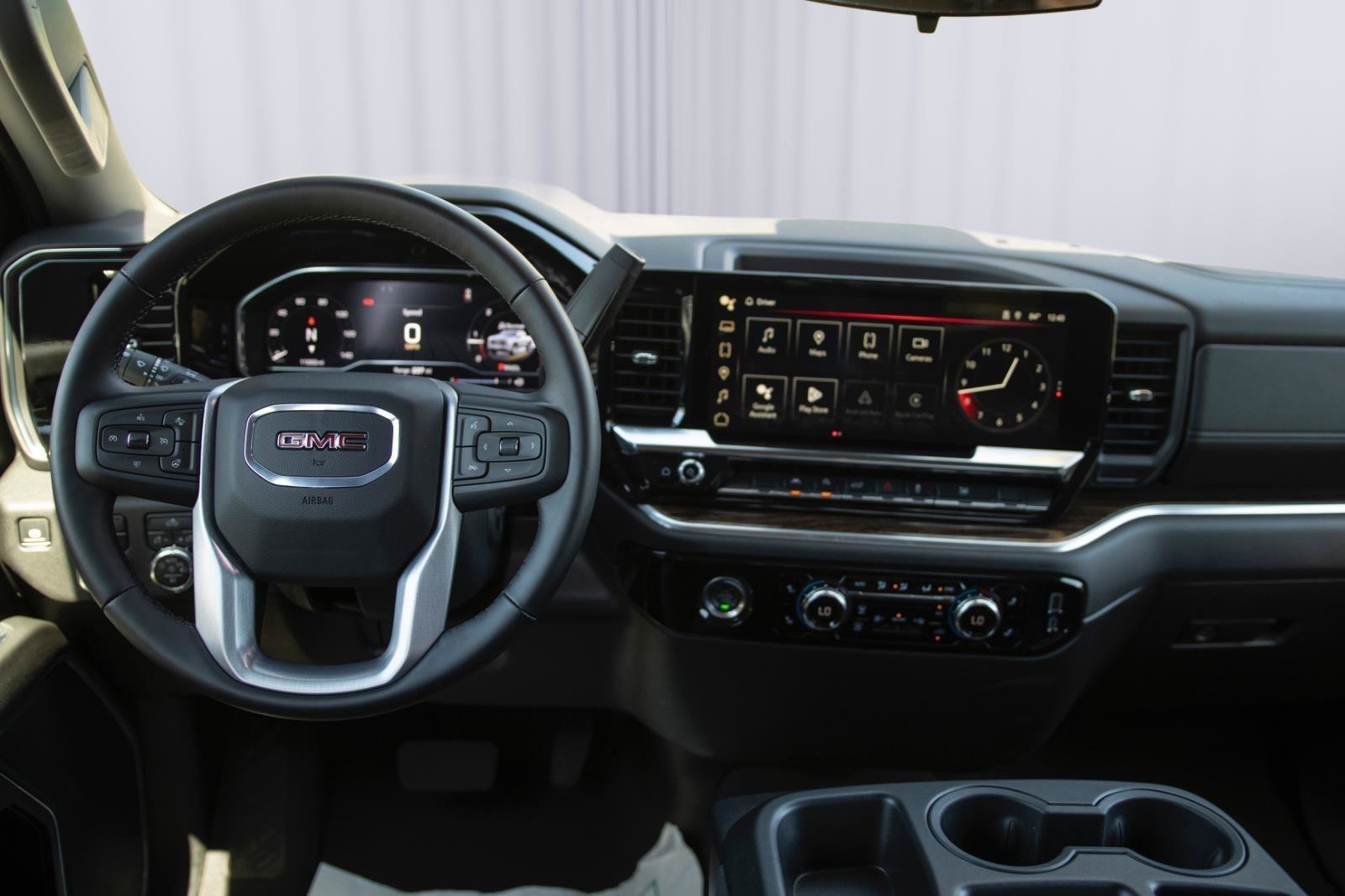 Used 2024 GMC Sierra 1500 Elevation AWD/4WD image 3