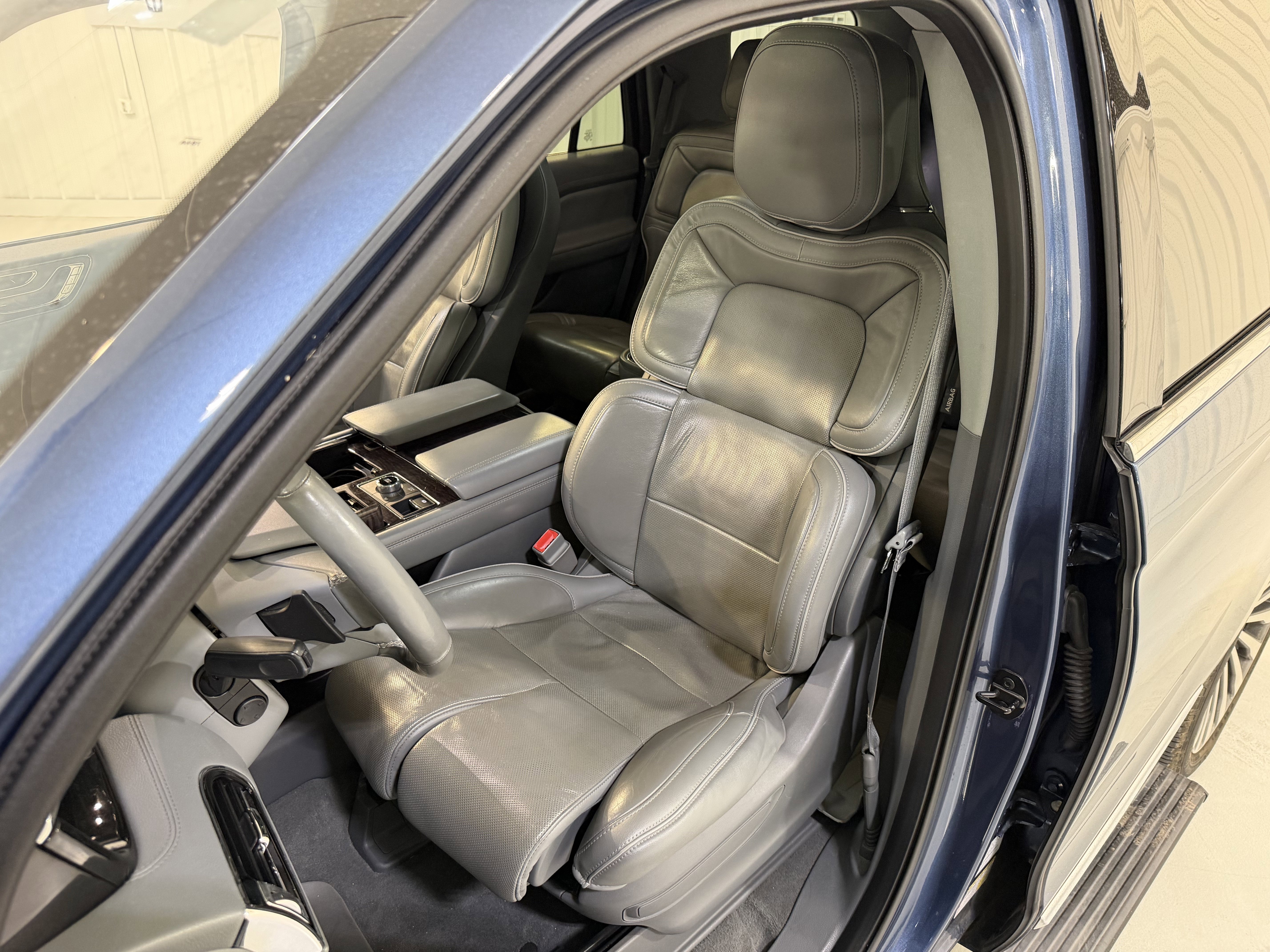 Used 2019 Lincoln Navigator Reserve image 11