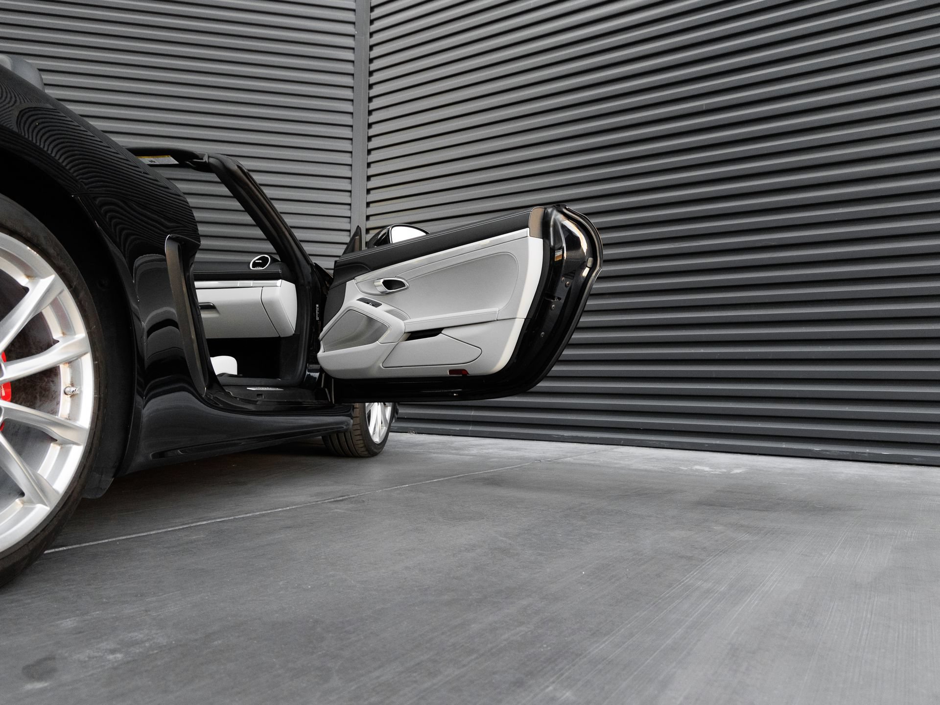 Certified 2025 Porsche 718 Boxster S RWD image 32