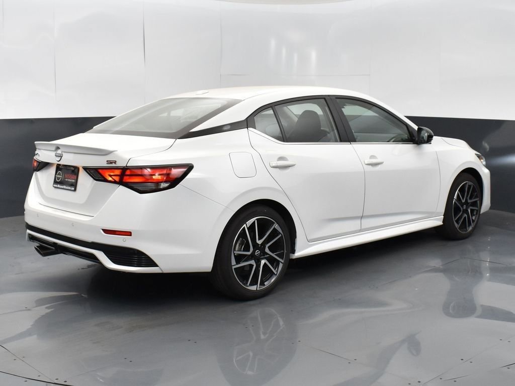 New 2025 Nissan Sentra SR image 3