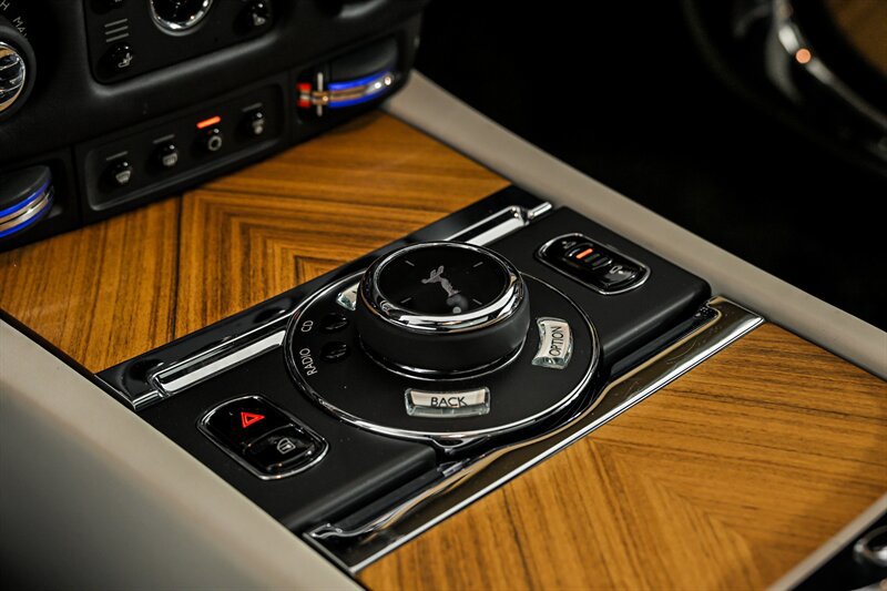 Used 2017 Rolls-Royce Wraith RWD image 34