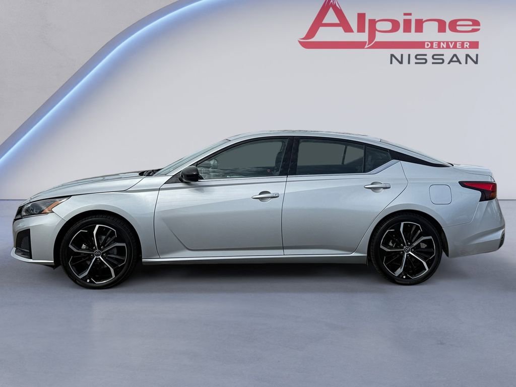 Used 2024 Nissan Altima 2.5 SR image 2