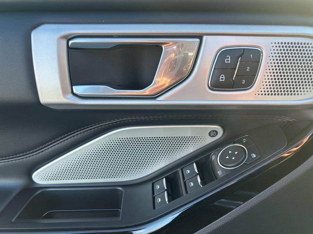 Used 2022 Ford Explorer Platinum w/ Equipment Group 601A image 16