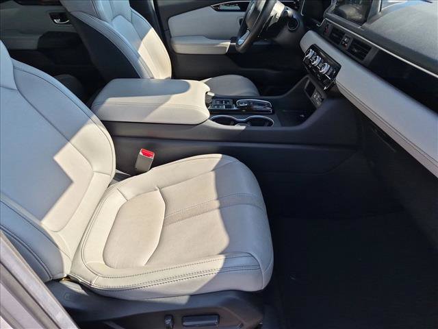 Certified 2025 Honda Pilot Touring image 24