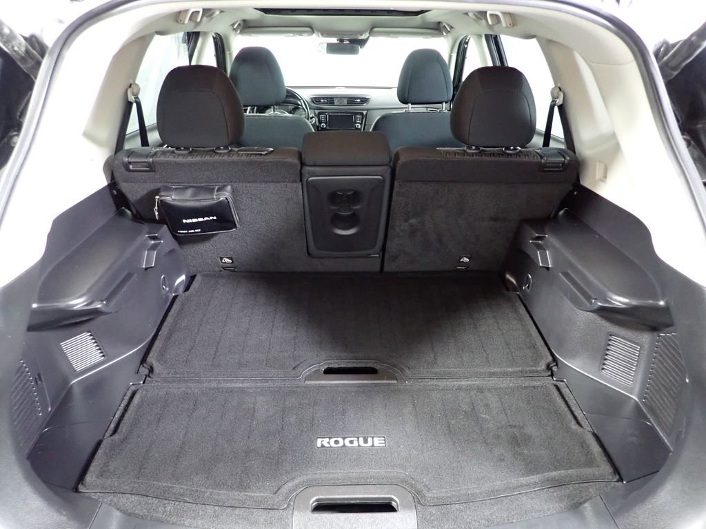 Used 2020 Nissan Rogue SV w/ Sun & Sound Touring Package image 18