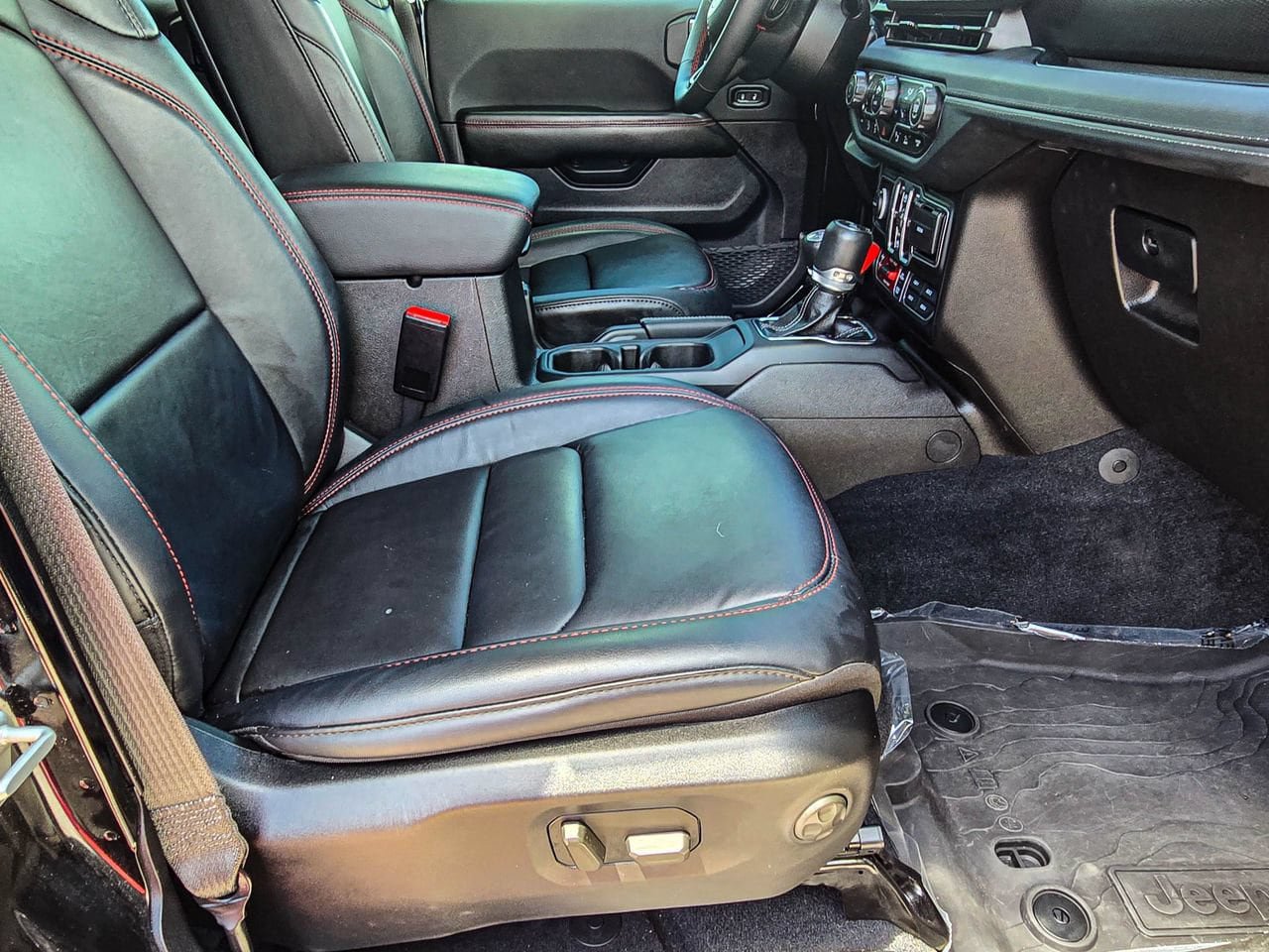 Used 2024 Jeep Wrangler Unlimited Rubicon AWD/4WD image 41