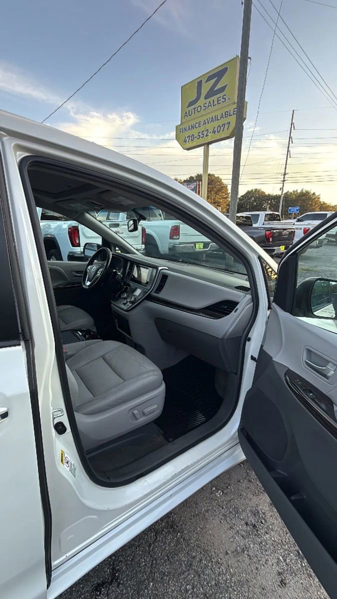 Used 2016 Toyota Sienna XLE image 13