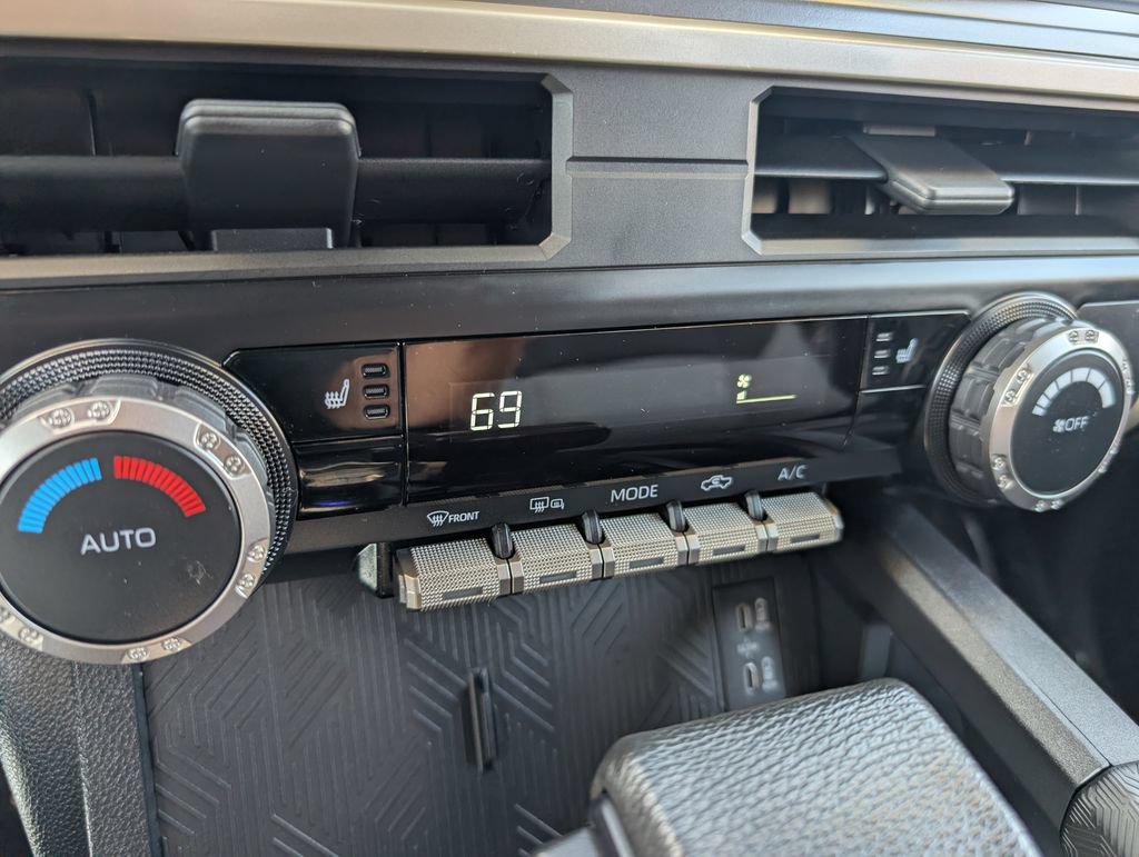 Used 2025 Toyota Tacoma TRD Sport AWD/4WD image 22