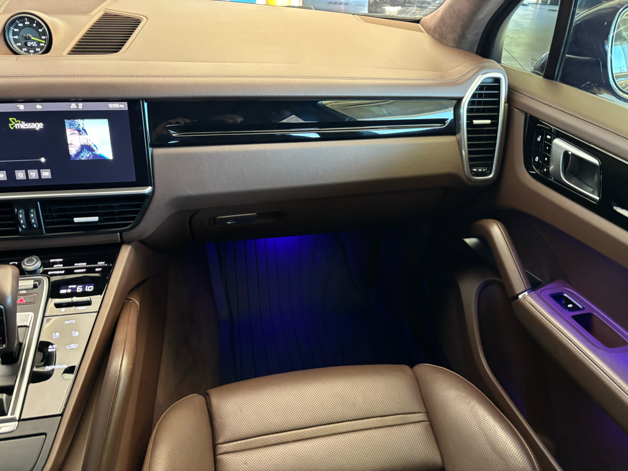 Used 2021 Porsche Cayenne Turbo S image 19