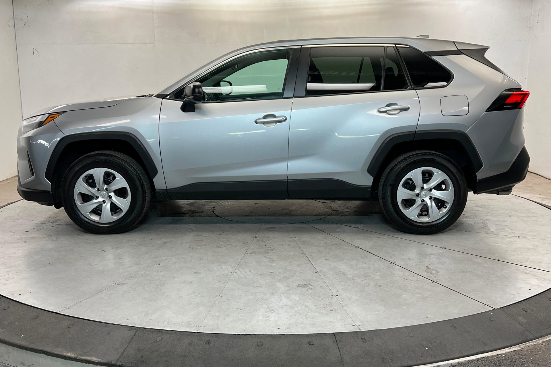 Certified 2024 Toyota RAV4 LE AWD/4WD image 2