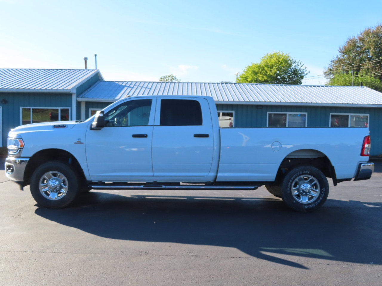 Used 2024 RAM 2500 Tradesman w/ Chrome Appearance Group image 3