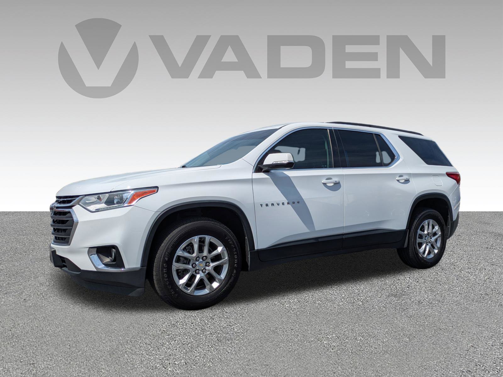 Used 2020 Chevrolet Traverse LT image 2