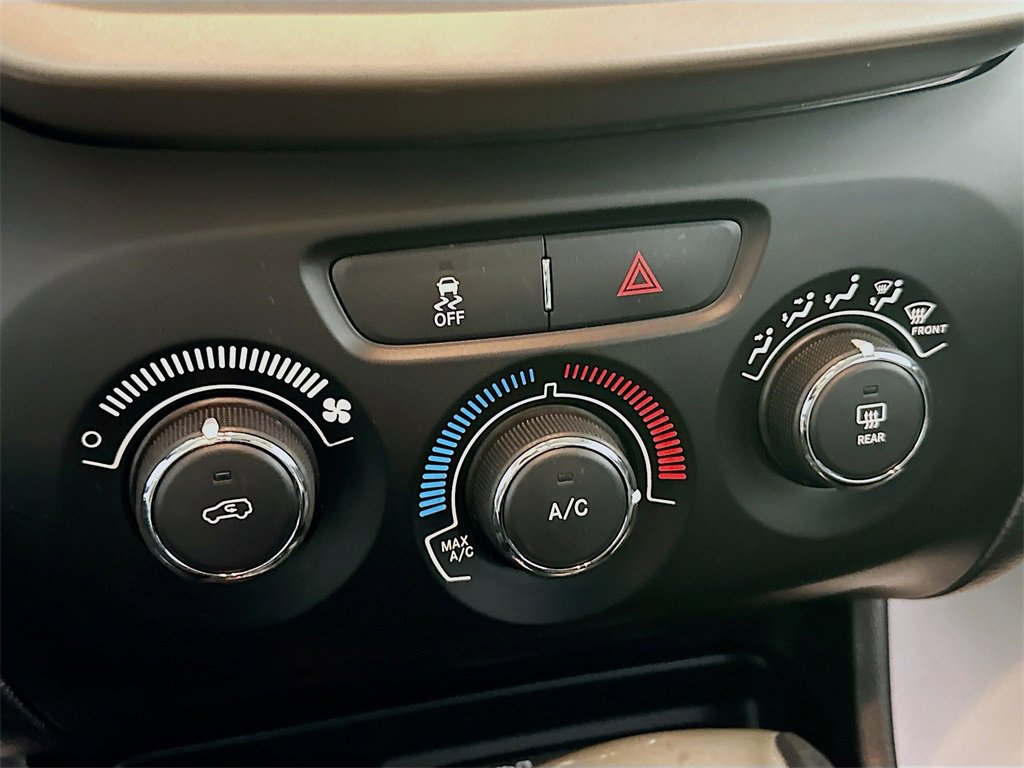 Used 2014 Jeep Cherokee Sport image 15