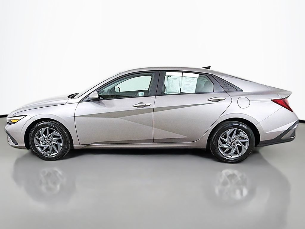 Used 2024 Hyundai Elantra SEL FWD image 14