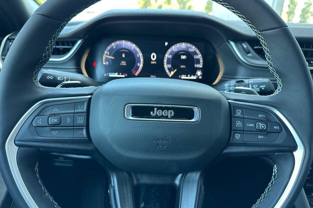 New 2026 Jeep Grand Cherokee L 4WD image 23