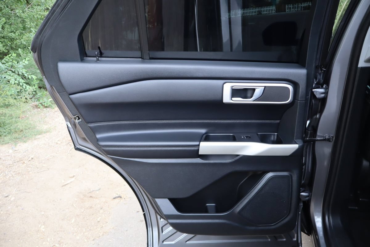 Used 2021 Ford Explorer XLT w/ Equipment Group 202A AWD/4WD image 25