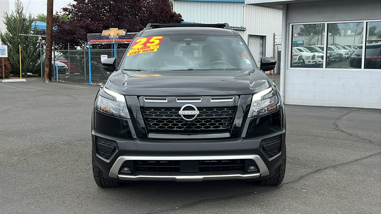Used 2025 Nissan Pathfinder Rock Creek AWD/4WD image 2