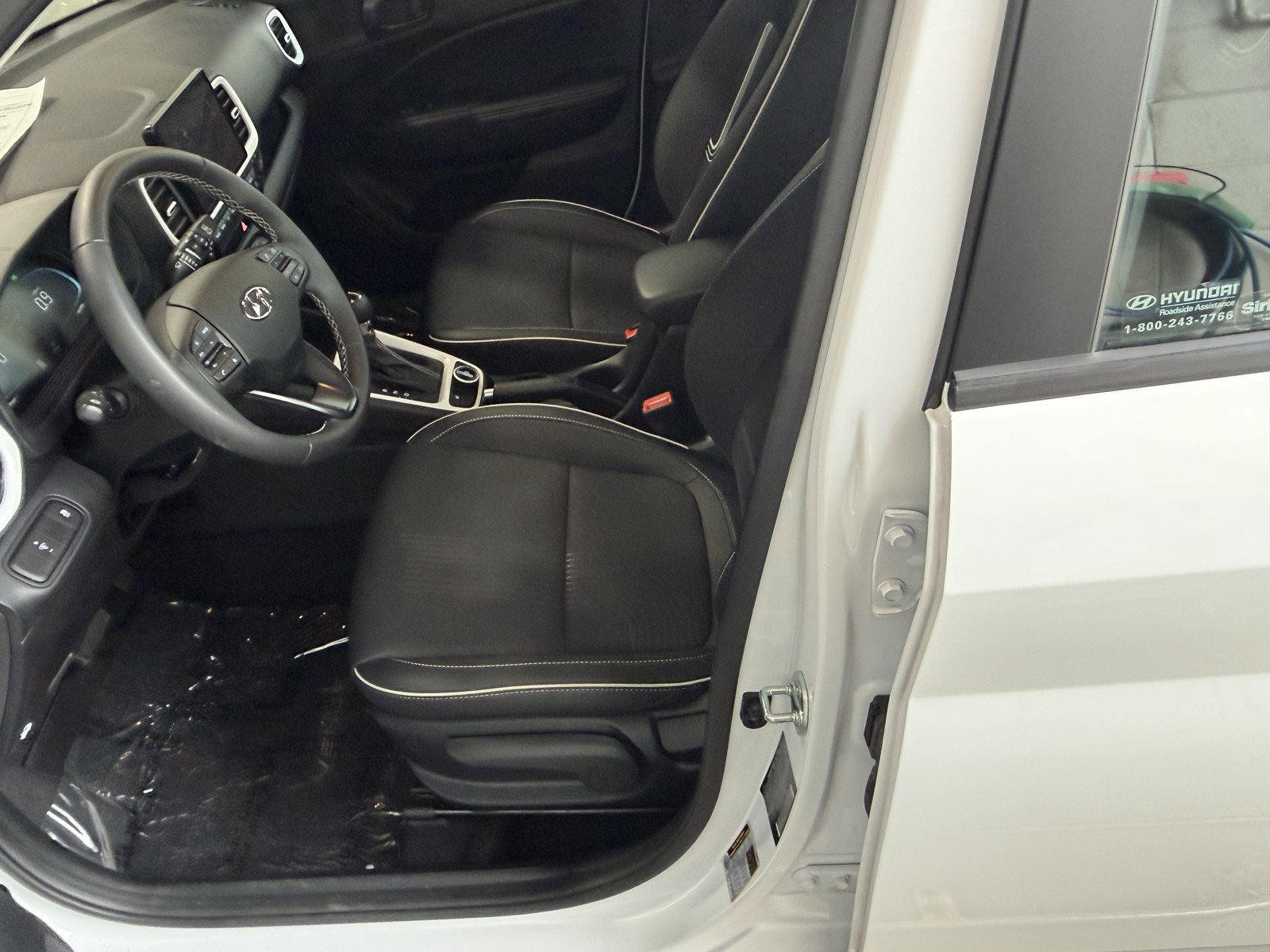 Used 2025 Hyundai Venue Limited FWD image 26