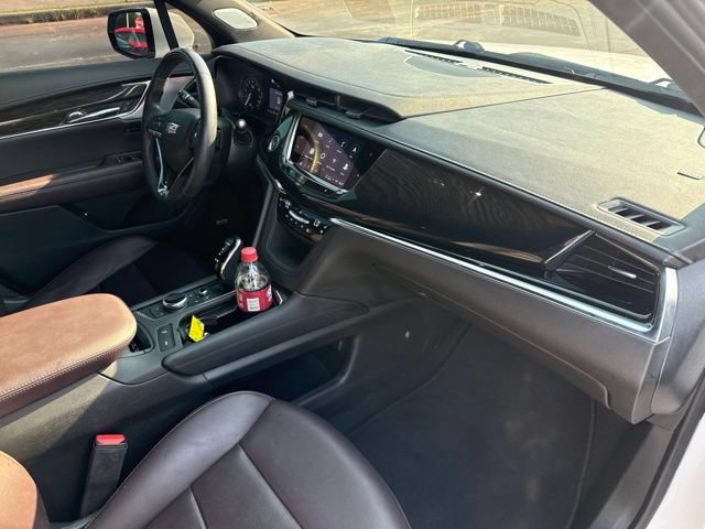 Used 2023 Cadillac XT6 Premium Luxury w/ Technology Package FWD image 24