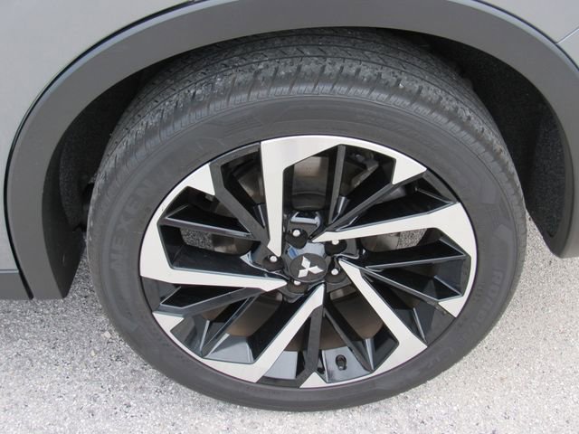 Used 2023 Mitsubishi Outlander SE image 17